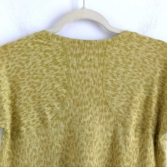 ATHLETA Mustard Gold Animal Print Exercise Top L - Picture 8 of 10